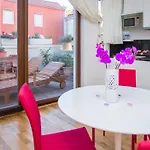 Konukevi Square 4*