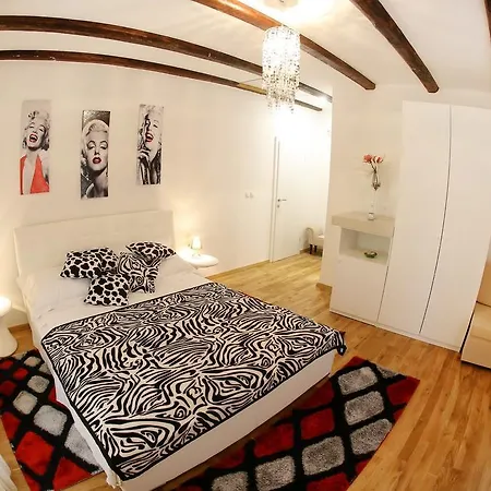 بيت ضيافة Square