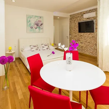 بيت ضيافة Square زادار